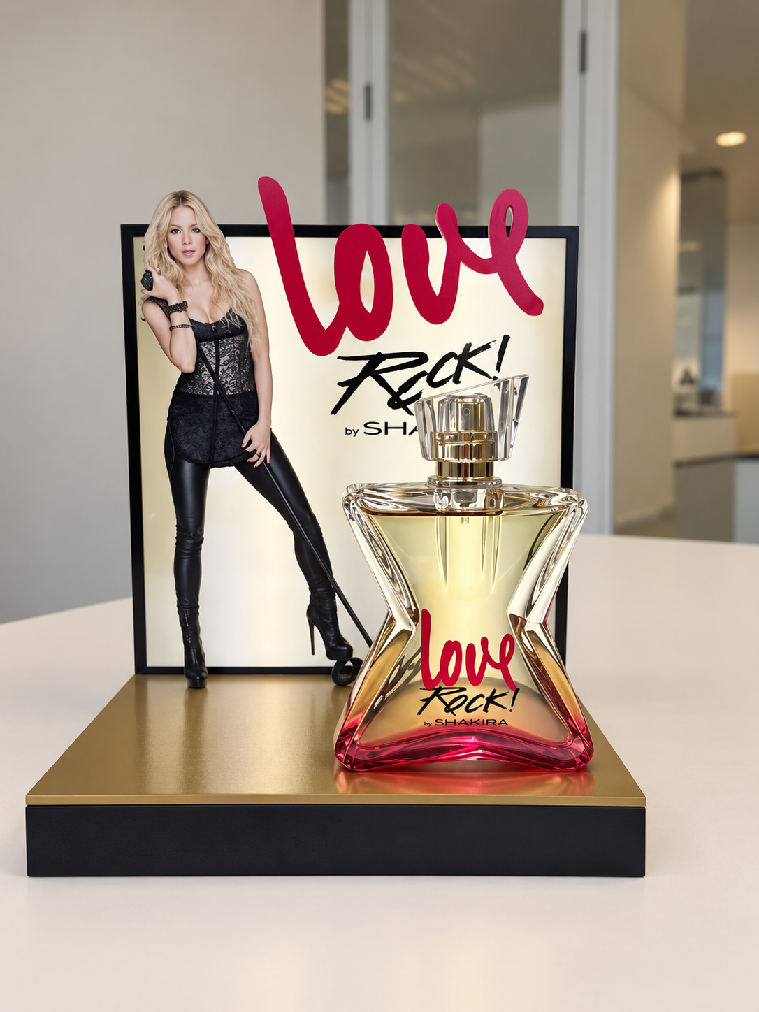 Exhibidor de perfume Love Rock — Shakira